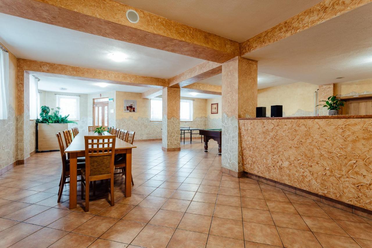 Orava Hotel Вітанова Екстер'єр фото
