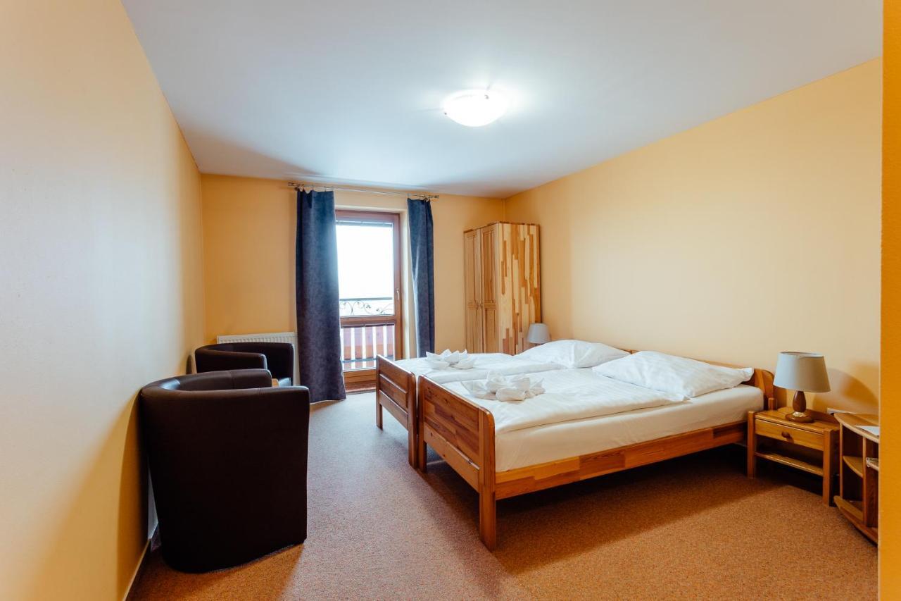 Orava Hotel Вітанова Екстер'єр фото