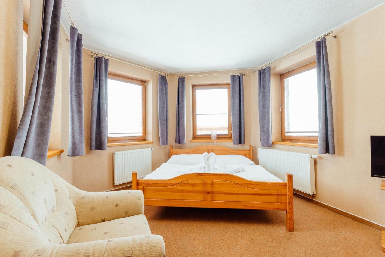 Orava Hotel Вітанова Екстер'єр фото
